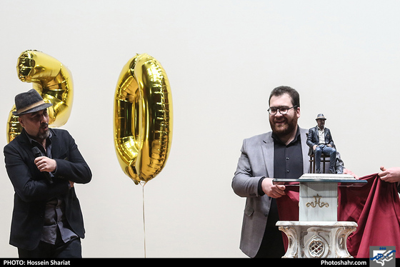 رونمایی از تندیس رضا عطاران در سینما هویزه / عکس: حسین شریعت / شهرآرا