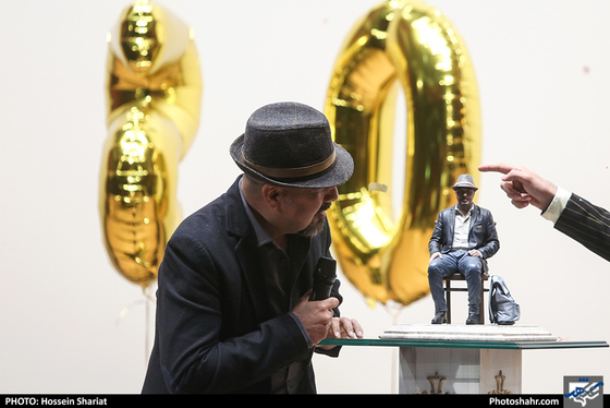 رونمایی از تندیس رضا عطاران در سینما هویزه / عکس: حسین شریعت / شهرآرا