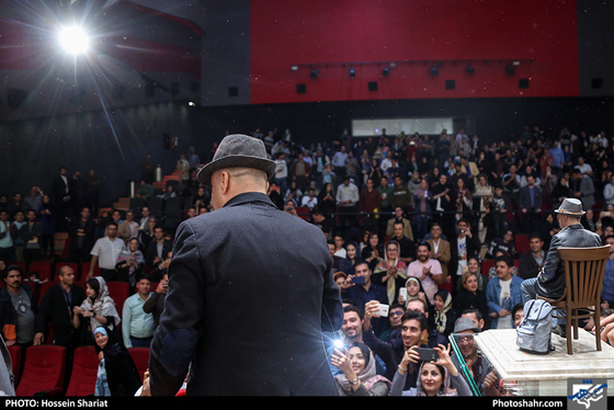 رونمایی از تندیس رضا عطاران در سینما هویزه / عکس: حسین شریعت / شهرآرا