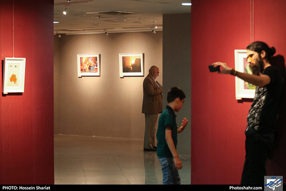 افتتاح نمایشگاه آثار هنرمندان روزنامه شهرآرا / عکس: حسین شریعت / شهرآرا