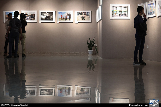 افتتاح نمایشگاه آثار هنرمندان روزنامه شهرآرا / عکس: حسین شریعت / شهرآرا