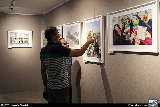 افتتاح نمایشگاه آثار هنرمندان روزنامه شهرآرا / عکس: حسین شریعت / شهرآرا