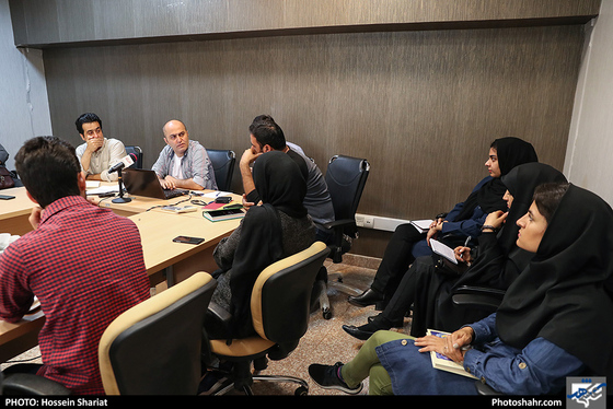 ورکشاپ عکاسی مطبوعاتی در روزنامه شهرآرا / عکس: حسین شریعت / شهرآرا