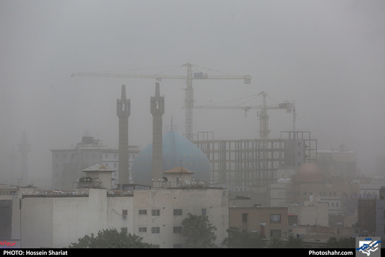 طوفان و گرد و غبار شدید در مشهد  / عکس :حسین شریعت / شهرآرا