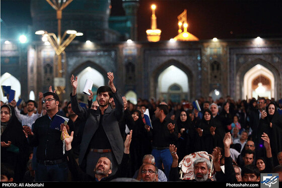 مراسم شب‌ 19 ماه مبارک رمضان در حرم مطهر امام رضا(ع) / عکس: علی عبداللهی / شهرآرا