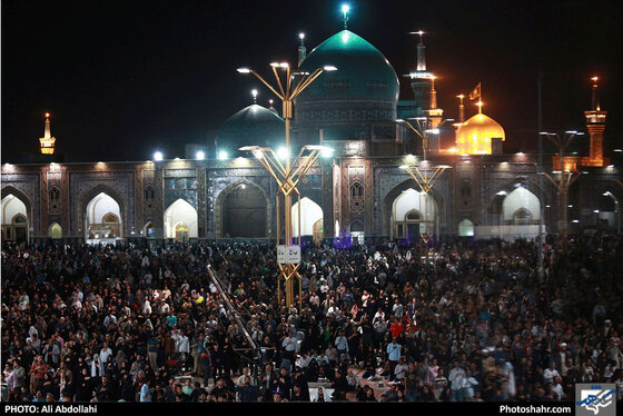 مراسم شب‌ 19 ماه مبارک رمضان در حرم مطهر امام رضا(ع) / عکس: علی عبداللهی / شهرآرا