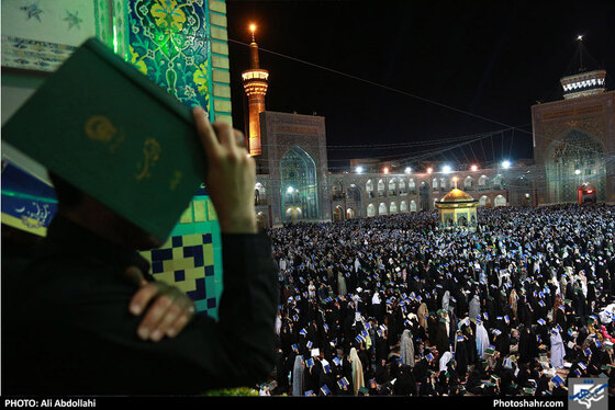 مراسم شب‌ 19 ماه مبارک رمضان در حرم مطهر امام رضا(ع) / عکس: علی عبداللهی / شهرآرا