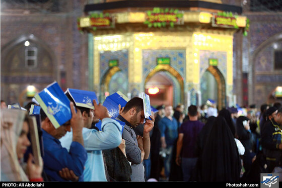 مراسم شب‌ 19 ماه مبارک رمضان در حرم مطهر امام رضا(ع) / عکس: علی عبداللهی / شهرآرا