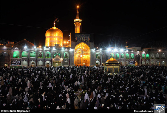شب بیست و سوم ماه رمضان در حرم مطهر امام رضا (ع) -2  / عکس: نیما نجف زاده / شهرآرا