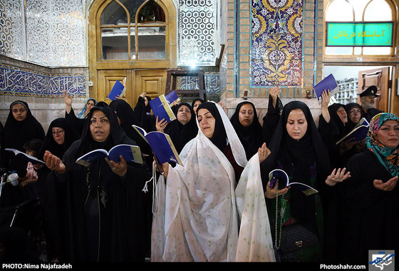 شب بیست و سوم ماه رمضان در حرم مطهر امام رضا (ع) -2  / عکس: نیما نجف زاده / شهرآرا