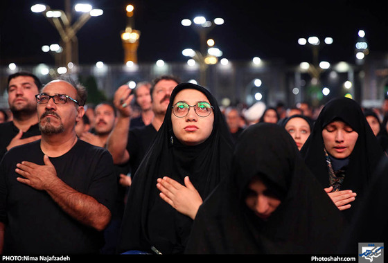 شب بیست و سوم ماه رمضان در حرم مطهر امام رضا (ع) -2  / عکس: نیما نجف زاده / شهرآرا