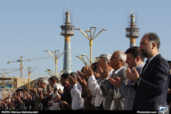 نماز عید فطر در حرم مطهر امام رضا (ع) / عکس: محسن بخشنده / شهرآرا