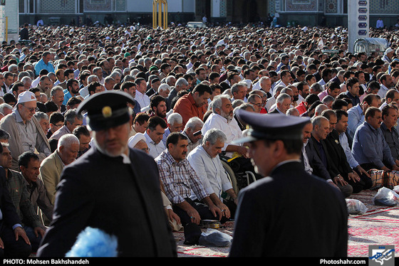 نماز عید فطر در حرم مطهر امام رضا (ع) / عکس: محسن بخشنده / شهرآرا