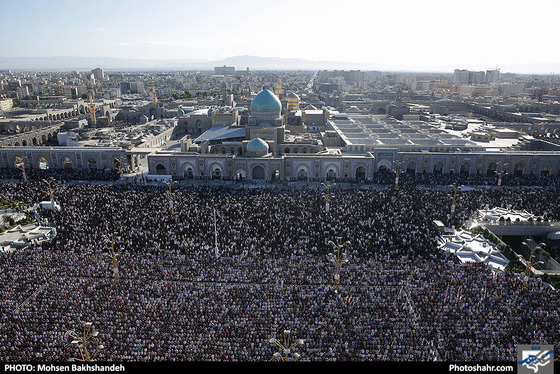 نماز عید فطر در حرم مطهر امام رضا (ع) / عکس: محسن بخشنده / شهرآرا