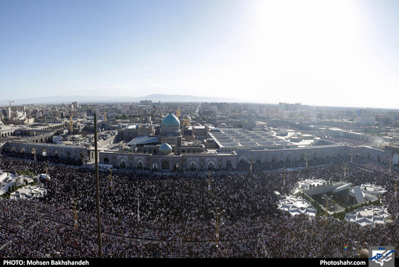 نماز عید فطر در حرم مطهر امام رضا (ع) / عکس: محسن بخشنده / شهرآرا