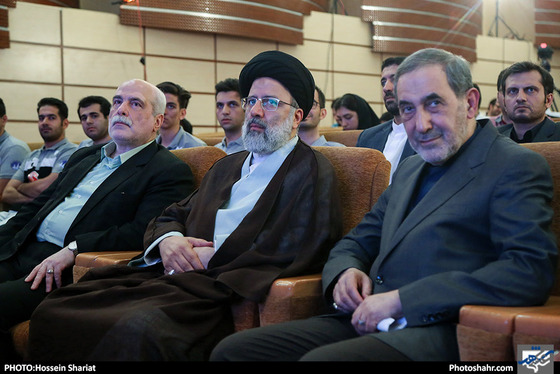 مراسم اهدای مدال های تیم ربوکاپ دانشگاه آزاد اسلامی به آستان قدس رضوی / عکس: حسین شریعت / شهرآرا