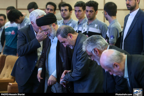 مراسم اهدای مدال های تیم ربوکاپ دانشگاه آزاد اسلامی به آستان قدس رضوی / عکس: حسین شریعت / شهرآرا