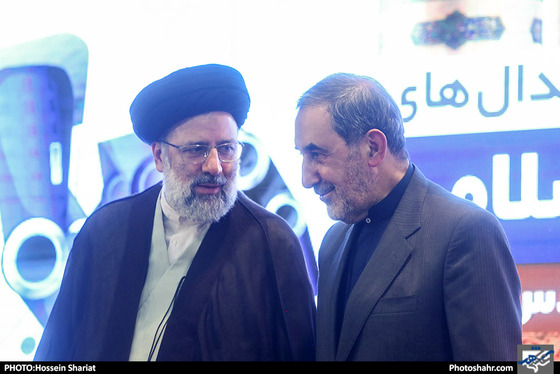 مراسم اهدای مدال های تیم ربوکاپ دانشگاه آزاد اسلامی به آستان قدس رضوی / عکس: حسین شریعت / شهرآرا