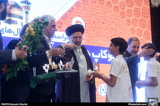 مراسم اهدای مدال های تیم ربوکاپ دانشگاه آزاد اسلامی به آستان قدس رضوی / عکس: حسین شریعت / شهرآرا