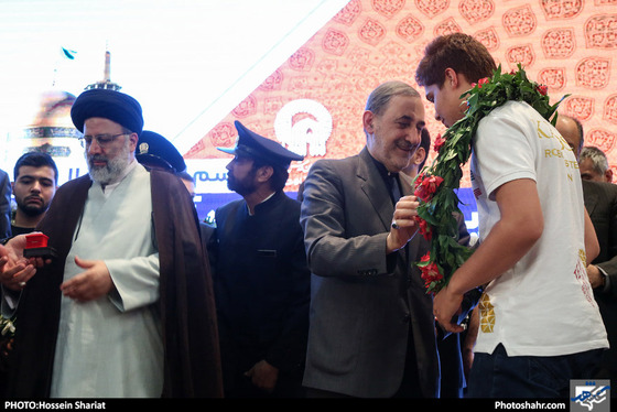 مراسم اهدای مدال های تیم ربوکاپ دانشگاه آزاد اسلامی به آستان قدس رضوی / عکس: حسین شریعت / شهرآرا