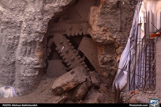 ورود دستگاه حفار مکانیزه خط 3 قطارشهری مشهد به ایستگاه باب الجواد (ع) / عکس: محسن بخشنده / شهرآرا