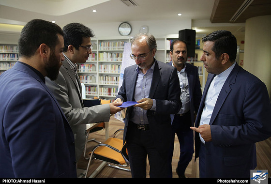 نشست صمیمی شهردار مشهد مقدس با نویسندگان و اهل قلم / عکس: احمد حسنی / شهرآرا