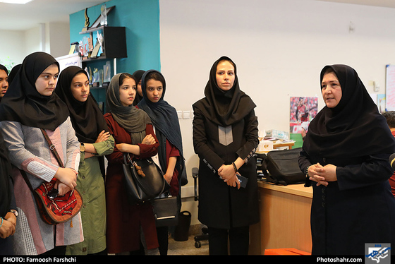 بازدید دانش آموزان خبرگزاری پانا از موسسه فرهنگی شهرآرا عکس: فرنوش فرشچی/ شهرآرا