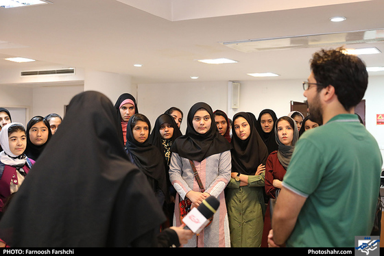 بازدید دانش آموزان خبرگزاری پانا از موسسه فرهنگی شهرآرا عکس: فرنوش فرشچی/ شهرآرا