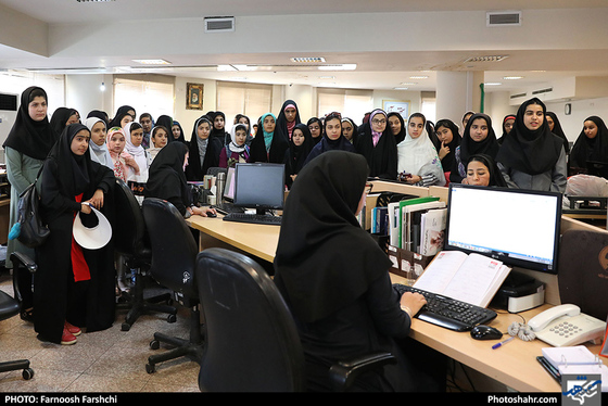 بازدید دانش آموزان خبرگزاری پانا از موسسه فرهنگی شهرآرا عکس: فرنوش فرشچی/ شهرآرا