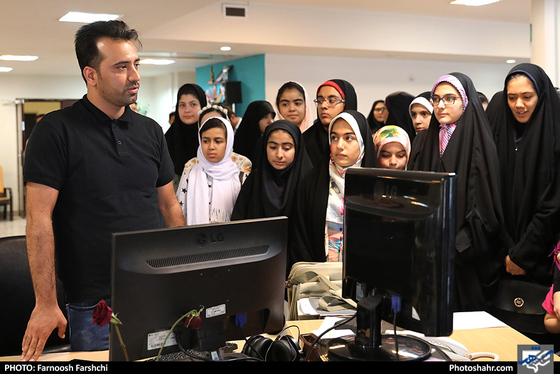 بازدید دانش آموزان خبرگزاری پانا از موسسه فرهنگی شهرآرا عکس: فرنوش فرشچی/ شهرآرا