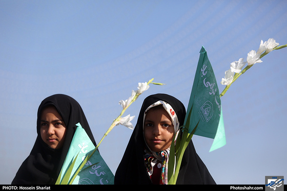 مراسم گلباران حرم مطهر رضوی در روز ولادت حضرت معصومه (سلام الله علیها) / عکس: حسین شریعت / شهرآرا