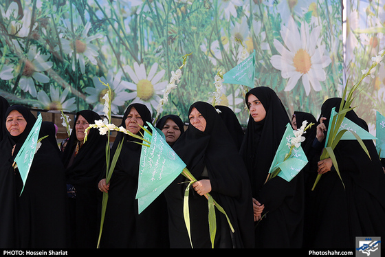 مراسم گلباران حرم مطهر رضوی در روز ولادت حضرت معصومه (سلام الله علیها) / عکس: حسین شریعت / شهرآرا