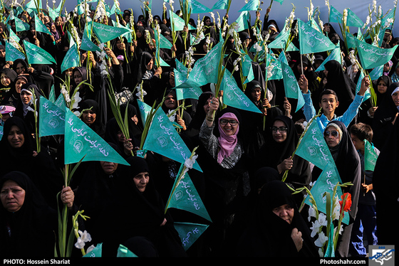 مراسم گلباران حرم مطهر رضوی در روز ولادت حضرت معصومه (سلام الله علیها) / عکس: حسین شریعت / شهرآرا