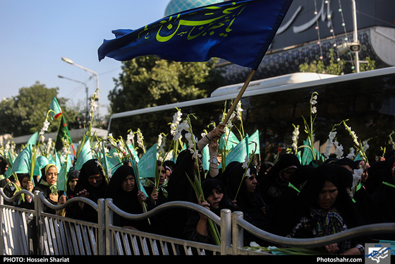 مراسم گلباران حرم مطهر رضوی در روز ولادت حضرت معصومه (سلام الله علیها) / عکس: حسین شریعت / شهرآرا