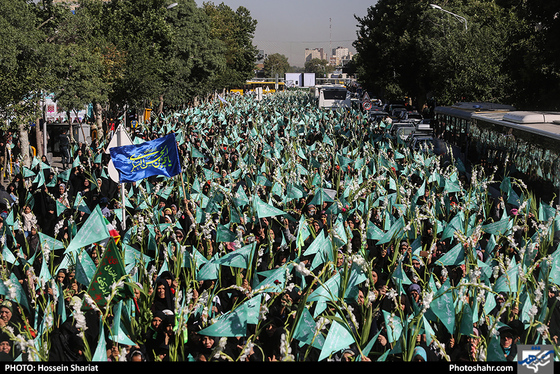 مراسم گلباران حرم مطهر رضوی در روز ولادت حضرت معصومه (سلام الله علیها) / عکس: حسین شریعت / شهرآرا