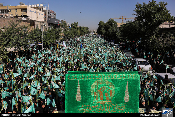 مراسم گلباران حرم مطهر رضوی در روز ولادت حضرت معصومه (سلام الله علیها) / عکس: حسین شریعت / شهرآرا