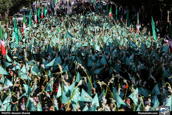 مراسم گلباران حرم مطهر رضوی در روز ولادت حضرت معصومه (سلام الله علیها) / عکس: حسین شریعت / شهرآرا