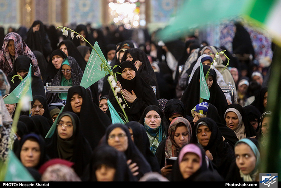 مراسم گلباران حرم مطهر رضوی در روز ولادت حضرت معصومه (سلام الله علیها) / عکس: حسین شریعت / شهرآرا