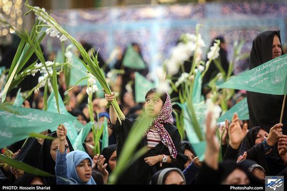 مراسم گلباران حرم مطهر رضوی در روز ولادت حضرت معصومه (سلام الله علیها) / عکس: حسین شریعت / شهرآرا