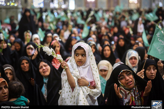 مراسم گلباران حرم مطهر رضوی در روز ولادت حضرت معصومه (سلام الله علیها) / عکس: حسین شریعت / شهرآرا