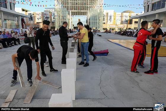 تست ثبت رکورد جهانی شکستن سنگ با دست / عکس: حسین شریعت / شهرآرا