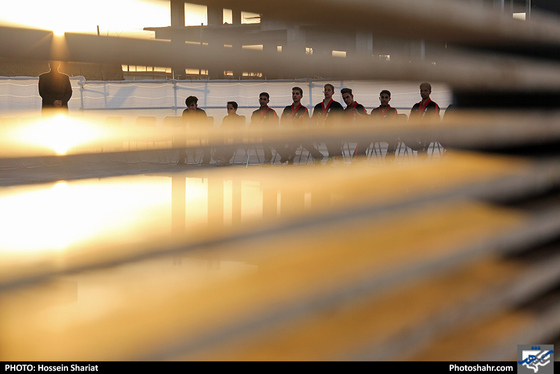 تست ثبت رکورد جهانی شکستن سنگ با دست / عکس: حسین شریعت / شهرآرا