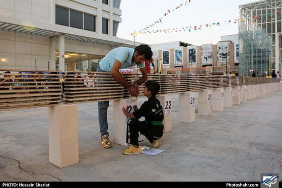 تست ثبت رکورد جهانی شکستن سنگ با دست / عکس: حسین شریعت / شهرآرا