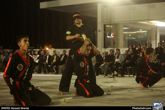 تست ثبت رکورد جهانی شکستن سنگ با دست / عکس: حسین شریعت / شهرآرا