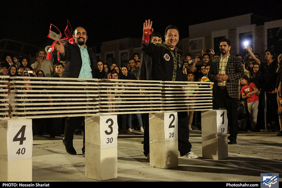 تست ثبت رکورد جهانی شکستن سنگ با دست / عکس: حسین شریعت / شهرآرا