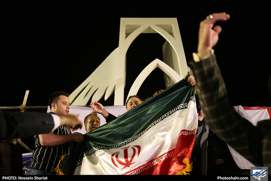 تست ثبت رکورد جهانی شکستن سنگ با دست / عکس: حسین شریعت / شهرآرا