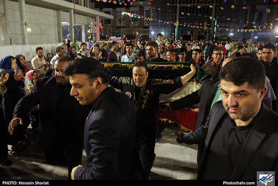 تست ثبت رکورد جهانی شکستن سنگ با دست / عکس: حسین شریعت / شهرآرا