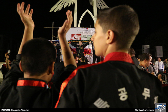 تست ثبت رکورد جهانی شکستن سنگ با دست / عکس: حسین شریعت / شهرآرا