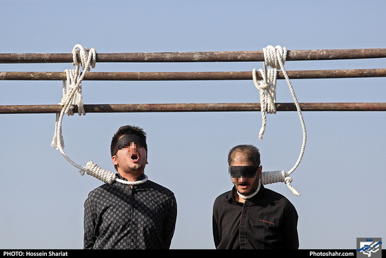 اجرای حکم قصاص نفس دو قاتل کودک آزار در مشهد / عکس: حسین شریعت / شهرآرا