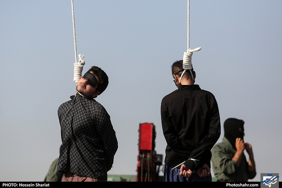 اجرای حکم قصاص نفس دو قاتل کودک آزار در مشهد / عکس: حسین شریعت / شهرآرا